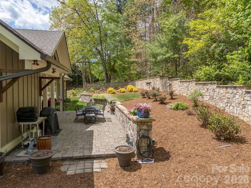 161 Linda Ann Drive, Flat Rock, NC 28731.  MLS# CAR4373052, YatesRealty ID 18449. 