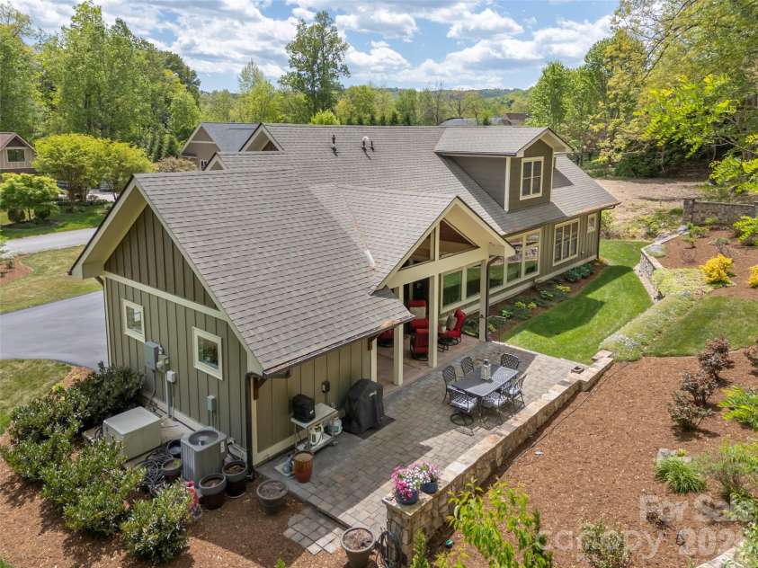 161 Linda Ann Drive, Flat Rock, NC 28731.  MLS# CAR4373052, YatesRealty ID 18449. 
