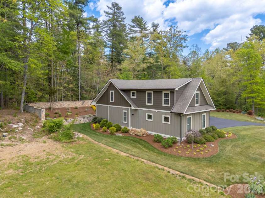 161 Linda Ann Drive, Flat Rock, NC 28731.  MLS# CAR4373052, YatesRealty ID 18449. 