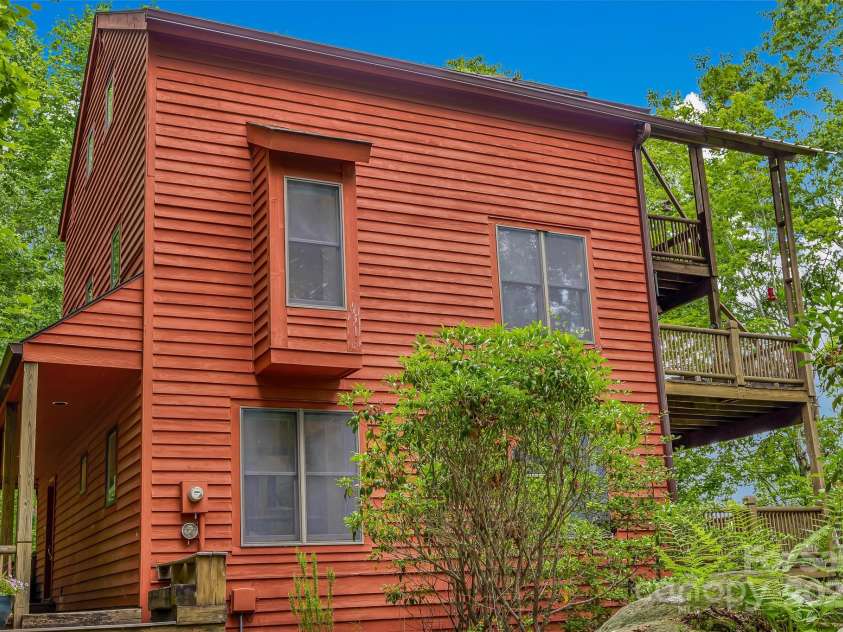214 Laurel Mountain Trail, Saluda, NC 28773.  MLS# CAR4259688, YatesRealty ID 18449. 