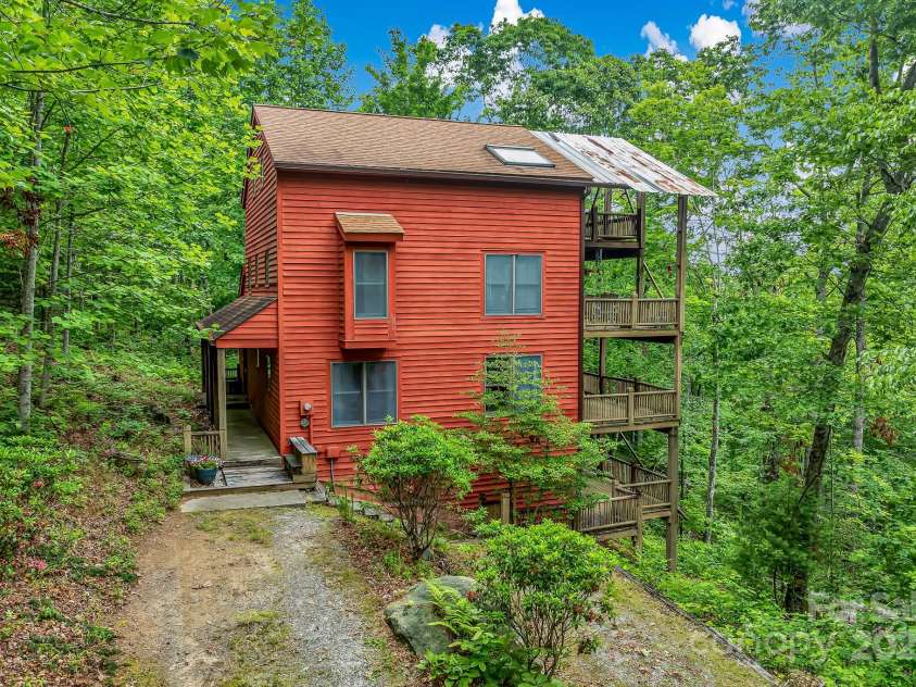 214 Laurel Mountain Trail, Saluda, NC 28773.  MLS# CAR4259688, YatesRealty ID 18449. Welcome to 214 Laurel Mountain Trail, a peaceful retreat just minutes to town.