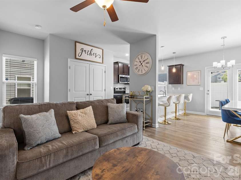 8048 Alderton Lane, Charlotte, NC 28215.  MLS# CAR4292122, YatesRealty ID 1845. 