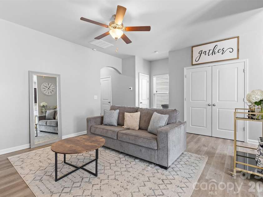 8048 Alderton Lane, Charlotte, NC 28215.  MLS# CAR4292122, YatesRealty ID 1845. 