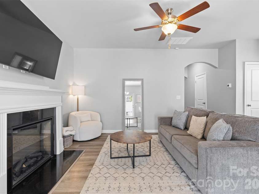 8048 Alderton Lane, Charlotte, NC 28215.  MLS# CAR4292122, YatesRealty ID 1845. 