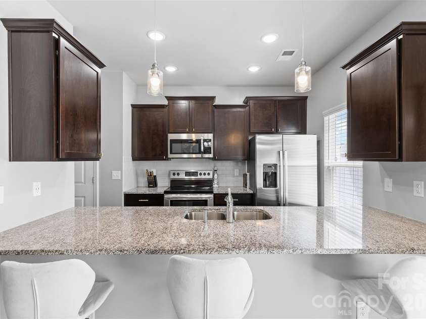 8048 Alderton Lane, Charlotte, NC 28215.  MLS# CAR4292122, YatesRealty ID 1845. 