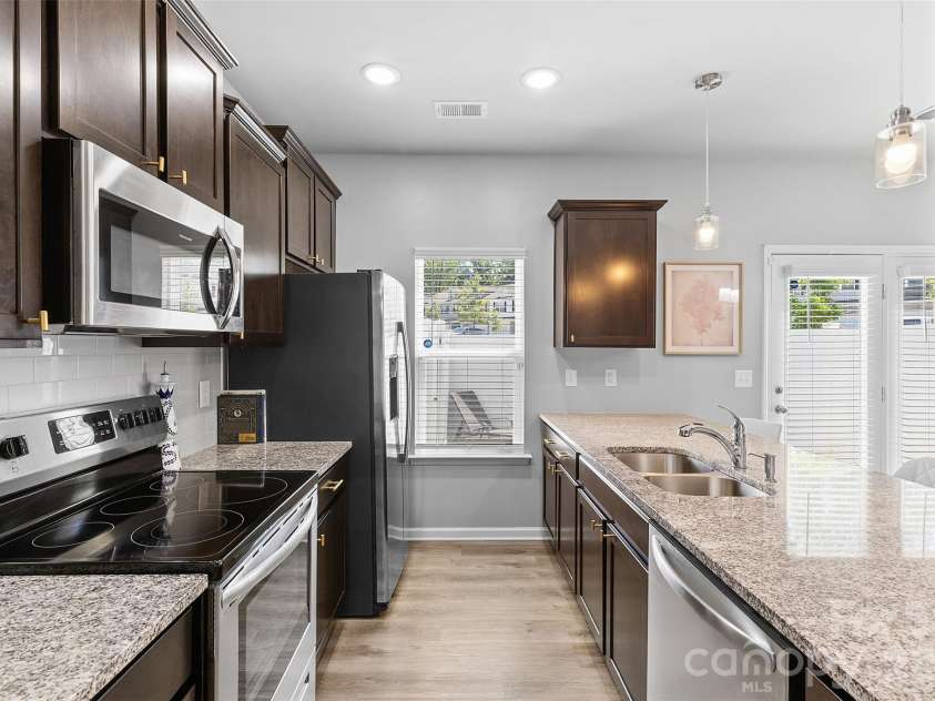 8048 Alderton Lane, Charlotte, NC 28215.  MLS# CAR4292122, YatesRealty ID 1845. 