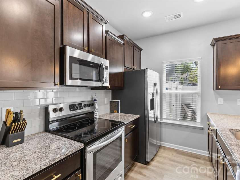 8048 Alderton Lane, Charlotte, NC 28215.  MLS# CAR4292122, YatesRealty ID 1845. 