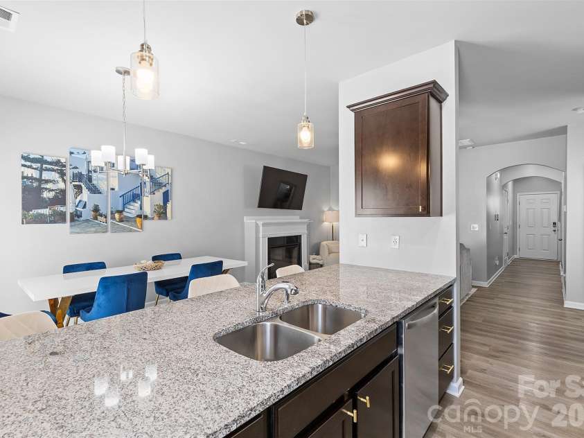 8048 Alderton Lane, Charlotte, NC 28215.  MLS# CAR4292122, YatesRealty ID 1845. 