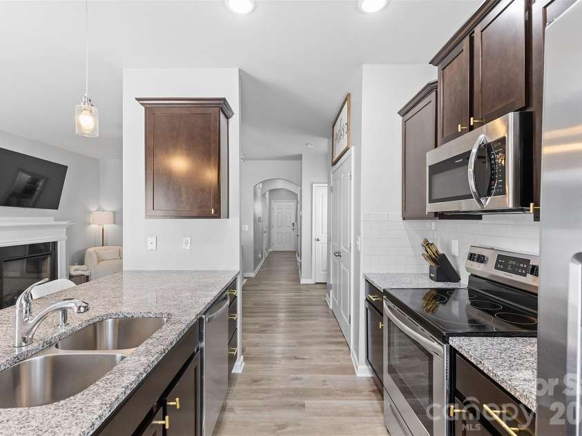 8048 Alderton Lane, Charlotte, NC 28215.  MLS# CAR4292122, YatesRealty ID 1845. 