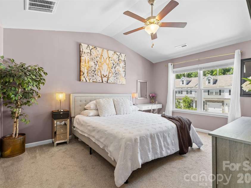 8048 Alderton Lane, Charlotte, NC 28215.  MLS# CAR4292122, YatesRealty ID 1845. 
