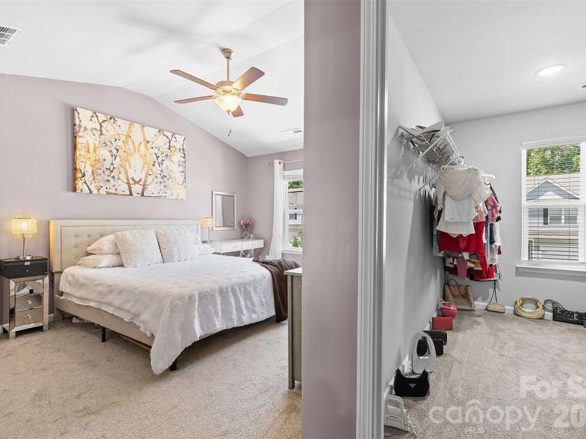 8048 Alderton Lane, Charlotte, NC 28215.  MLS# CAR4292122, YatesRealty ID 1845. 
