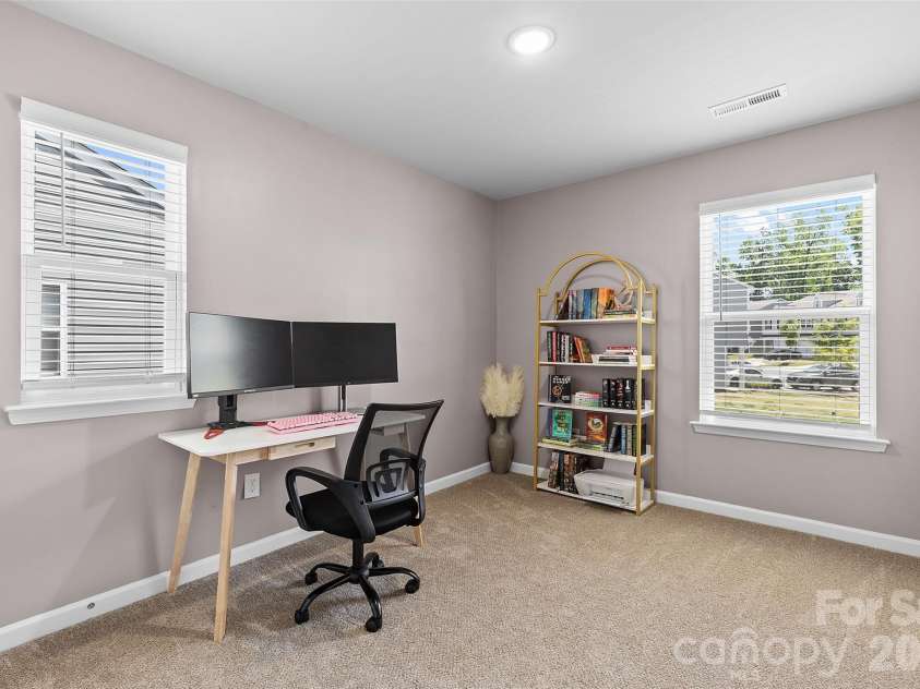 8048 Alderton Lane, Charlotte, NC 28215.  MLS# CAR4292122, YatesRealty ID 1845. 