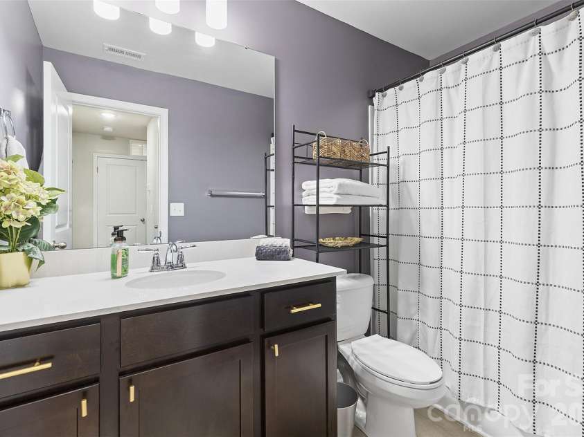 8048 Alderton Lane, Charlotte, NC 28215.  MLS# CAR4292122, YatesRealty ID 1845. 