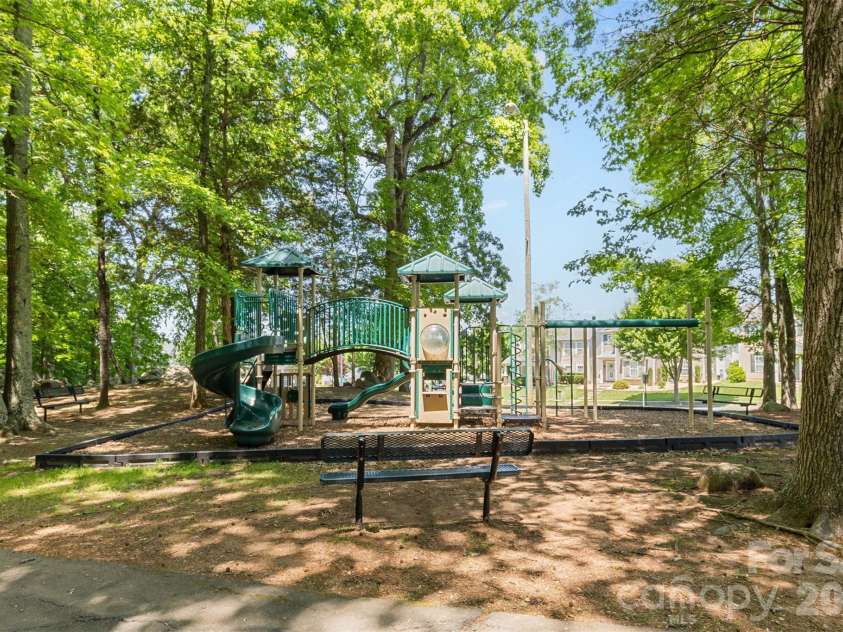 8048 Alderton Lane, Charlotte, NC 28215.  MLS# CAR4292122, YatesRealty ID 1845. 