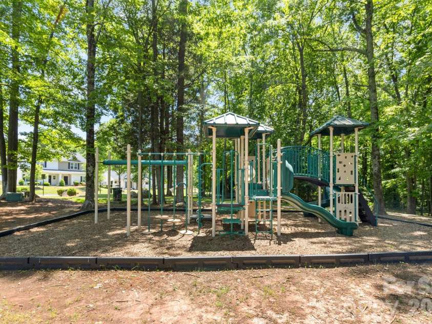 8048 Alderton Lane, Charlotte, NC 28215.  MLS# CAR4292122, YatesRealty ID 1845. 