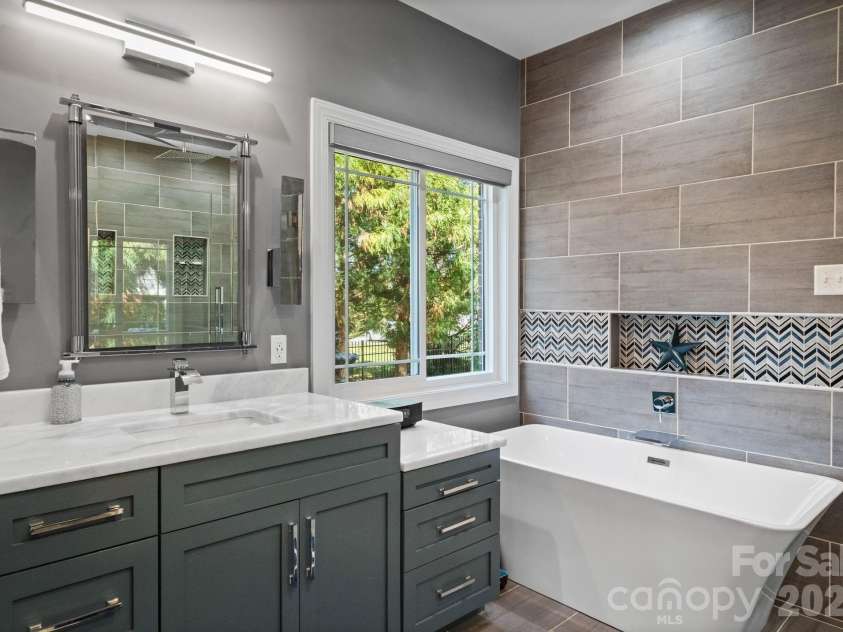 141 Sardis Lane, Charlotte, NC 28270.  MLS# CAR4352469, YatesRealty ID 18451. 
