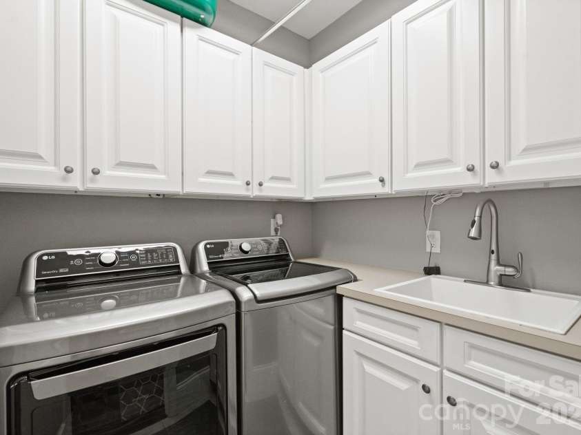 141 Sardis Lane, Charlotte, NC 28270.  MLS# CAR4352469, YatesRealty ID 18451. 