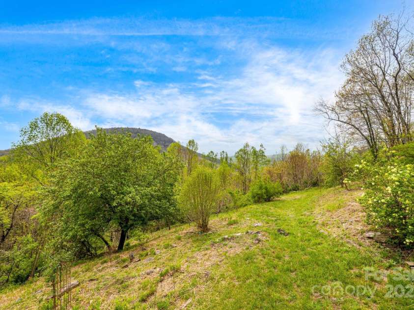 736 Banks Mountain Drive, Hendersonville, NC 28792.  MLS# CAR4253465, YatesRealty ID 18451. 