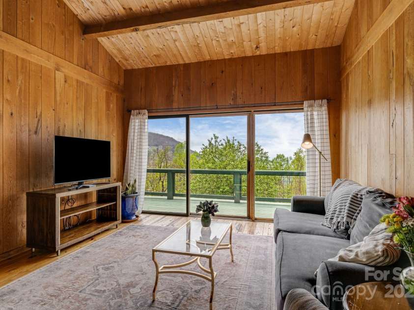 736 Banks Mountain Drive, Hendersonville, NC 28792.  MLS# CAR4253465, YatesRealty ID 18451. 