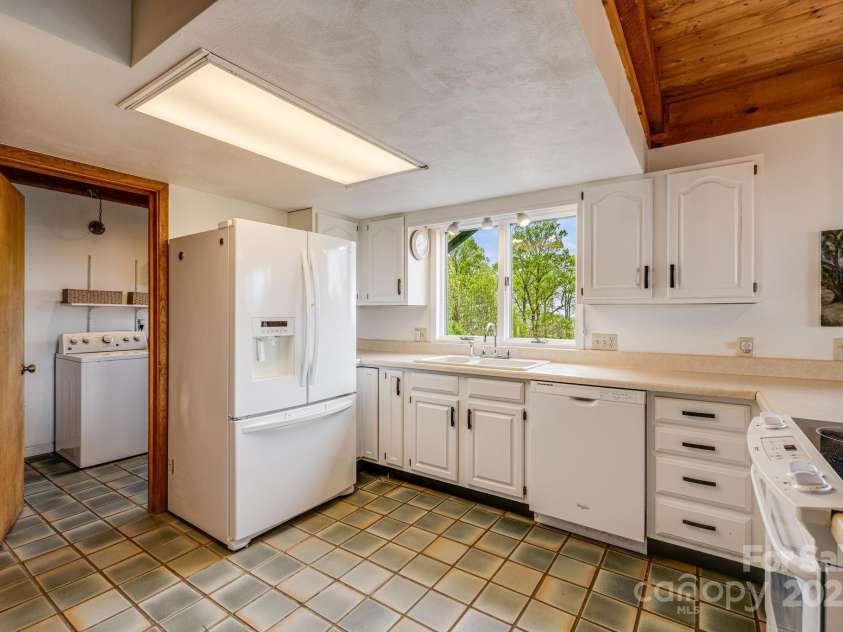 736 Banks Mountain Drive, Hendersonville, NC 28792.  MLS# CAR4253465, YatesRealty ID 18451. 