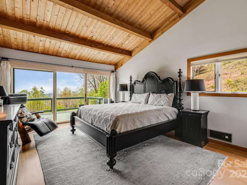 736 Banks Mountain Drive, Hendersonville, NC 28792.  MLS# CAR4253465, YatesRealty ID 18451. 