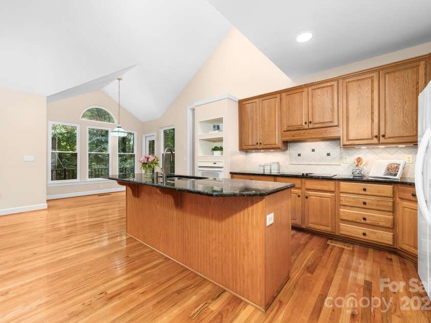 122 Waterford Drive, Mooresville, NC 28117.  MLS# CAR4260054, YatesRealty ID 18454. Ample space for cooks in this kitchen
