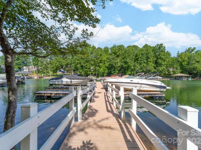 122 Waterford Drive, Mooresville, NC 28117.  MLS# CAR4260054, YatesRealty ID 18454. Deeded boatslip