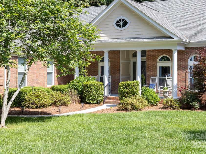 122 Waterford Drive, Mooresville, NC 28117.  MLS# CAR4260054, YatesRealty ID 18454. Great curb appeal with lush landscaping