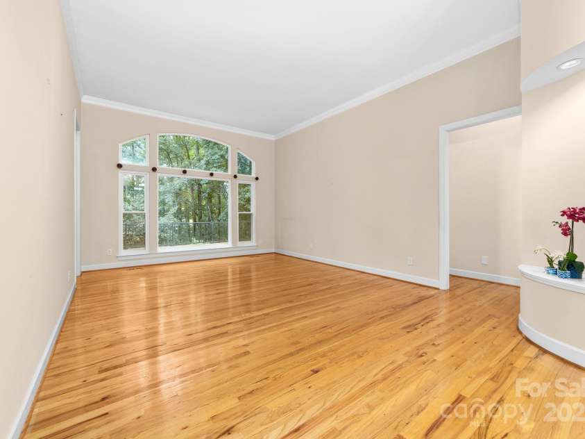122 Waterford Drive, Mooresville, NC 28117.  MLS# CAR4260054, YatesRealty ID 18454. Great Room with large views of the private yard