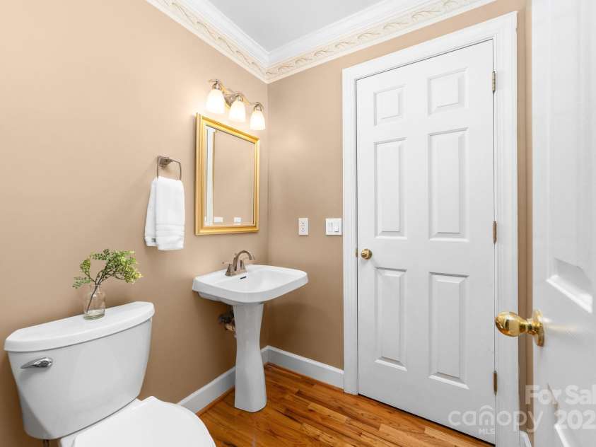 122 Waterford Drive, Mooresville, NC 28117.  MLS# CAR4260054, YatesRealty ID 18454. Half Bath