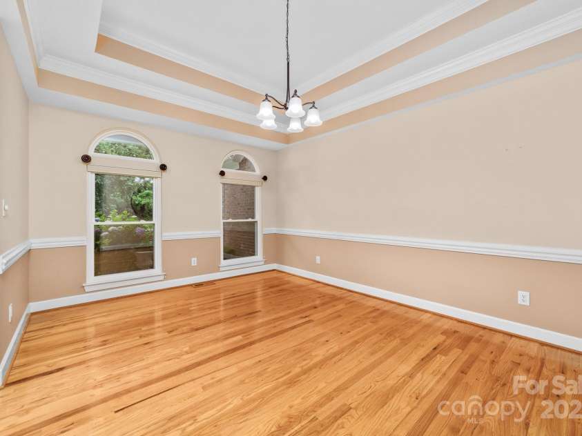 122 Waterford Drive, Mooresville, NC 28117.  MLS# CAR4260054, YatesRealty ID 18454. Large Dining room with Tray ceiling