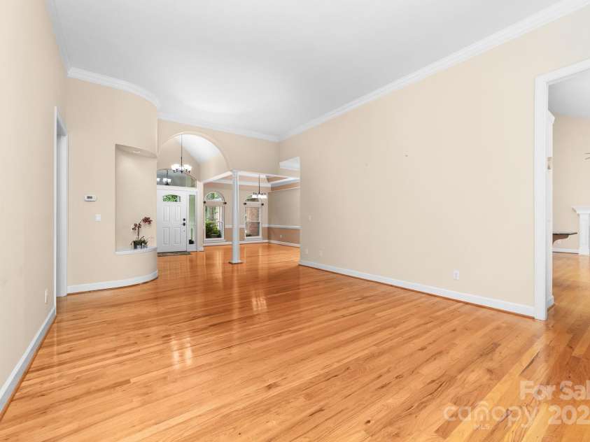 122 Waterford Drive, Mooresville, NC 28117.  MLS# CAR4260054, YatesRealty ID 18454. Lots of room for everyone!