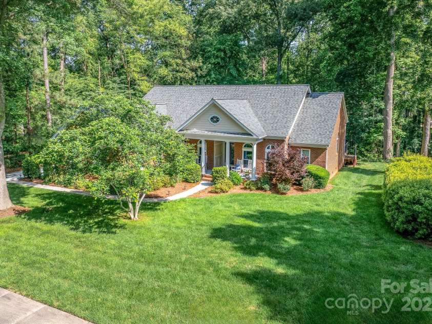 122 Waterford Drive, Mooresville, NC 28117.  MLS# CAR4260054, YatesRealty ID 18454. Welcome Home