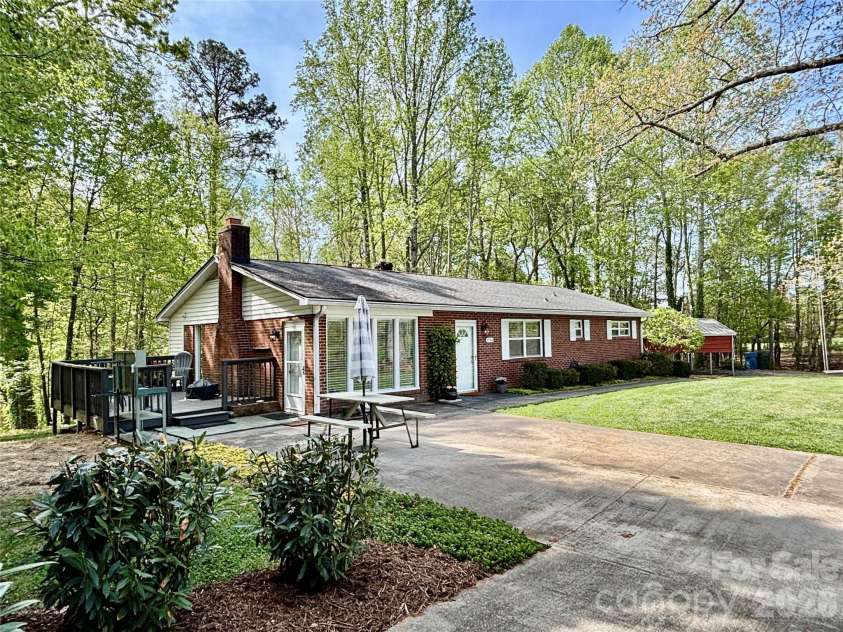 2730 4th Street Place, Hickory, NC 28601.  MLS# CAR4368046, YatesRealty ID 18454. 