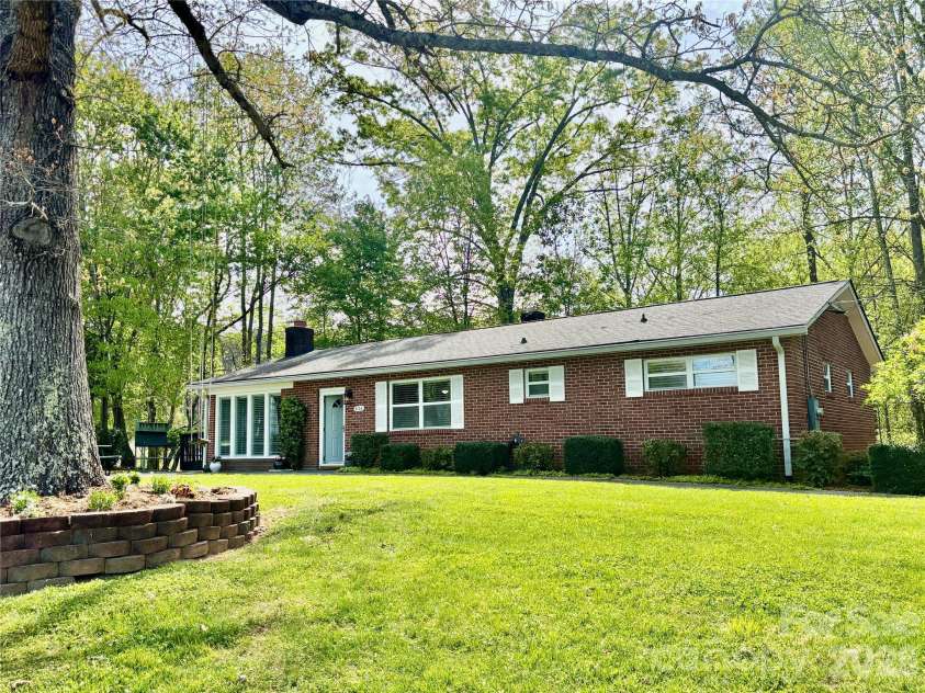 2730 4th Street Place, Hickory, NC 28601.  MLS# CAR4368046, YatesRealty ID 18454. 