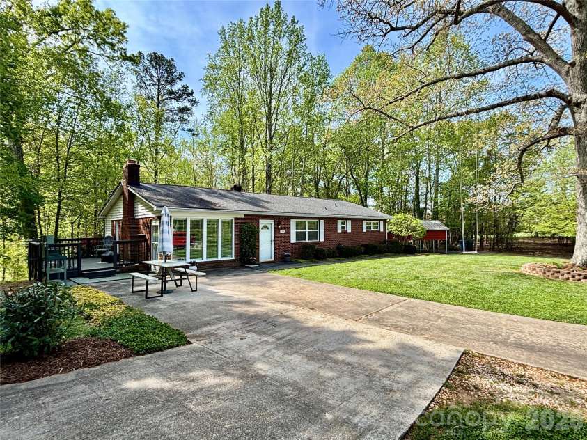 2730 4th Street Place, Hickory, NC 28601.  MLS# CAR4368046, YatesRealty ID 18454. 