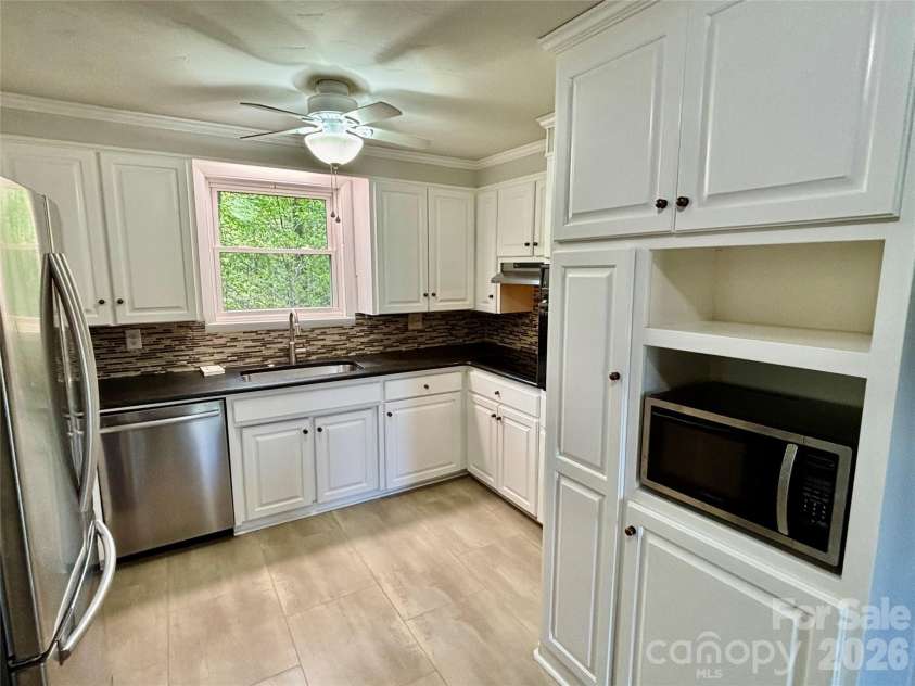 2730 4th Street Place, Hickory, NC 28601.  MLS# CAR4368046, YatesRealty ID 18454. 
