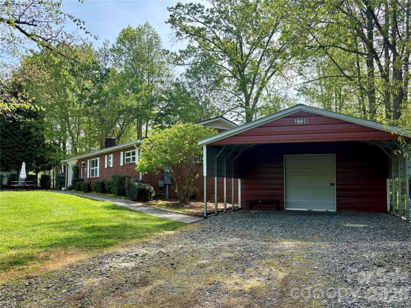 2730 4th Street Place, Hickory, NC 28601.  MLS# CAR4368046, YatesRealty ID 18454. 