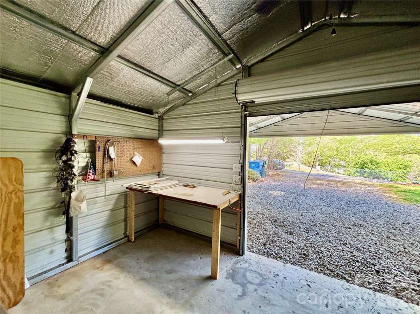 2730 4th Street Place, Hickory, NC 28601.  MLS# CAR4368046, YatesRealty ID 18454. 