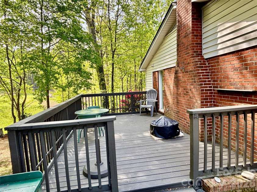 2730 4th Street Place, Hickory, NC 28601.  MLS# CAR4368046, YatesRealty ID 18454. 