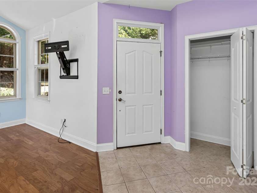 17 Outlook Circle, Swannanoa, NC 28778.  MLS# CAR4235624, YatesRealty ID 18455. 