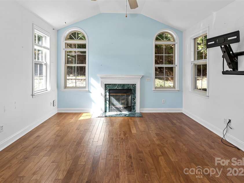 17 Outlook Circle, Swannanoa, NC 28778.  MLS# CAR4235624, YatesRealty ID 18455. 