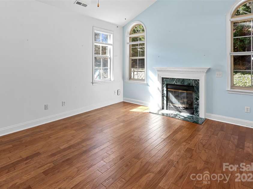 17 Outlook Circle, Swannanoa, NC 28778.  MLS# CAR4235624, YatesRealty ID 18455. 