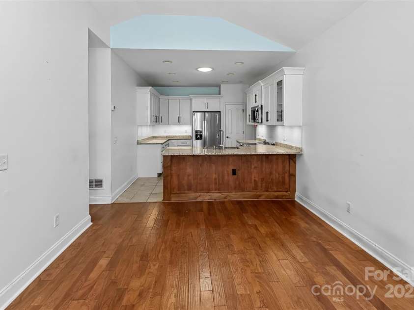 17 Outlook Circle, Swannanoa, NC 28778.  MLS# CAR4235624, YatesRealty ID 18455. 