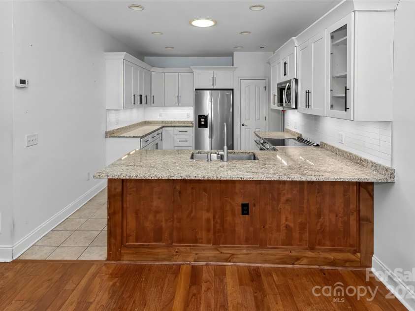 17 Outlook Circle, Swannanoa, NC 28778.  MLS# CAR4235624, YatesRealty ID 18455. 