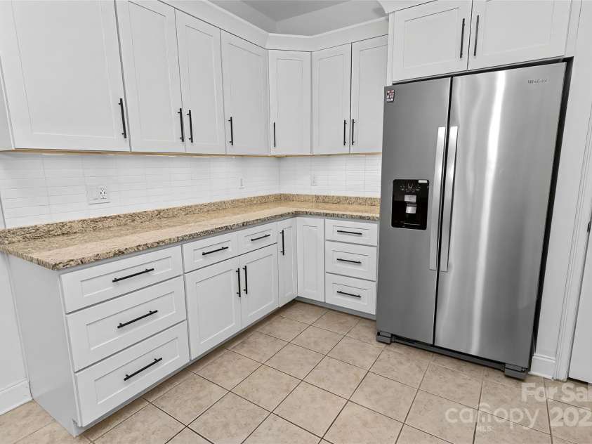 17 Outlook Circle, Swannanoa, NC 28778.  MLS# CAR4235624, YatesRealty ID 18455. 