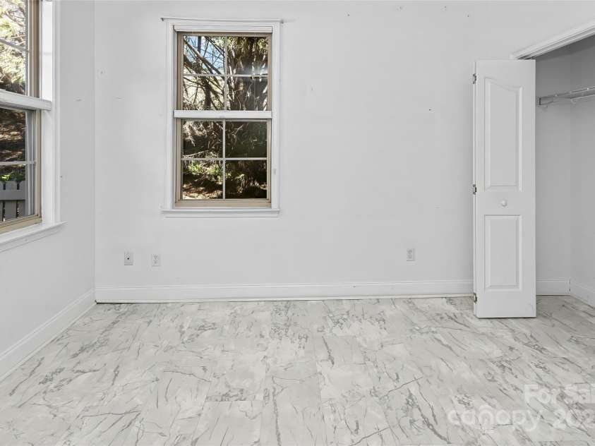 17 Outlook Circle, Swannanoa, NC 28778.  MLS# CAR4235624, YatesRealty ID 18455. 