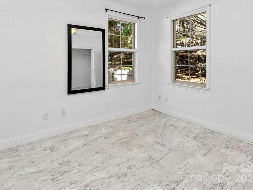 17 Outlook Circle, Swannanoa, NC 28778.  MLS# CAR4235624, YatesRealty ID 18455. 