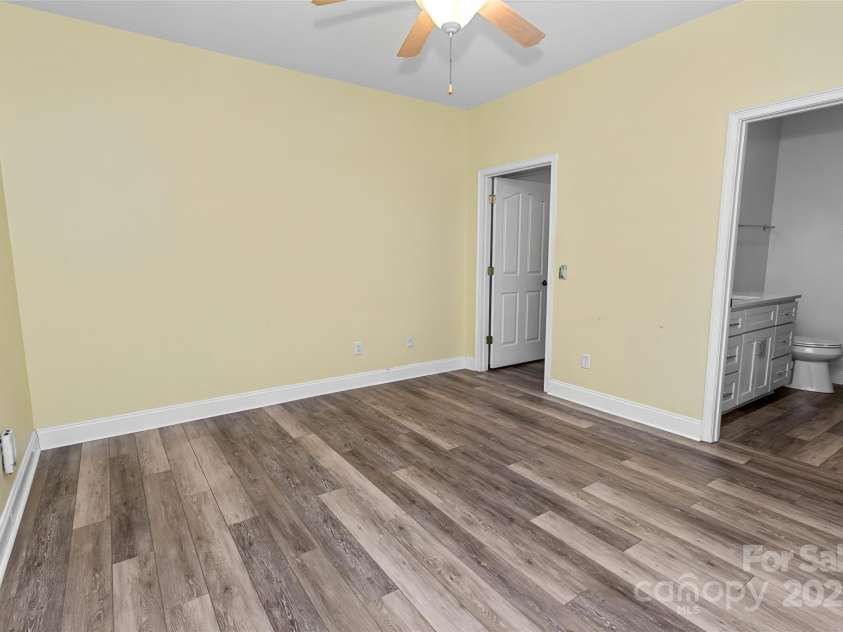 17 Outlook Circle, Swannanoa, NC 28778.  MLS# CAR4235624, YatesRealty ID 18455. 