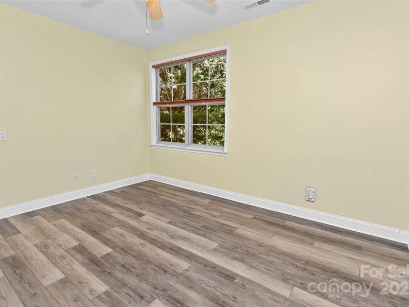 17 Outlook Circle, Swannanoa, NC 28778.  MLS# CAR4235624, YatesRealty ID 18455. 